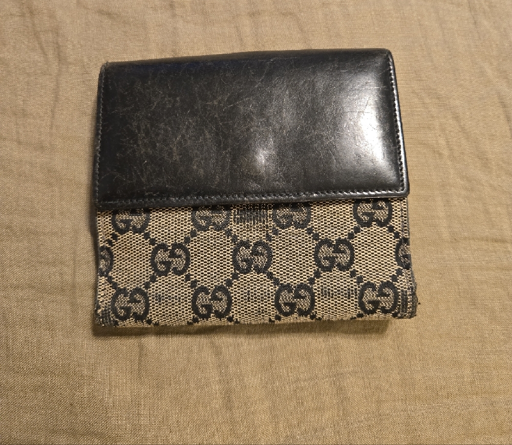 Gucci Beige and Black Monogram Wallet with Gold Hardware - Picture 2 of 4